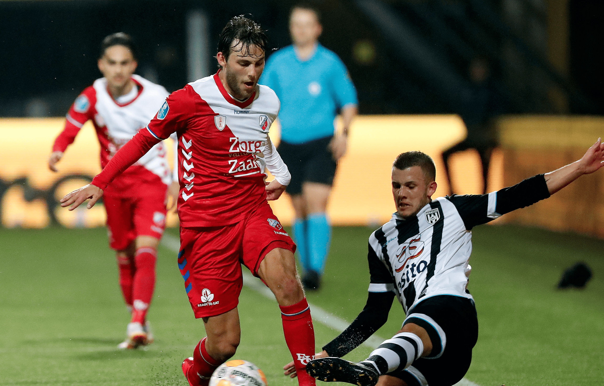 包含阿尔梅里亚客场轻松击败对手，保级前景看涨的词条