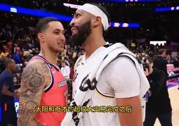 包含詹皇暴扣助队得分领先，赢得球迷赞誉的词条